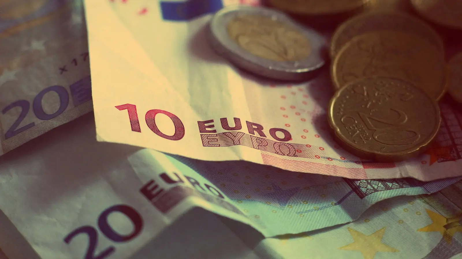 Billets de 10 et 20 euros et pièces de monnaie